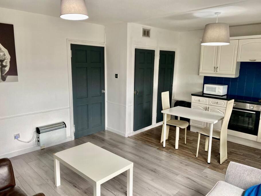 Chic Flat With Balcony Close To Merchant City Glasgow Zewnętrze zdjęcie