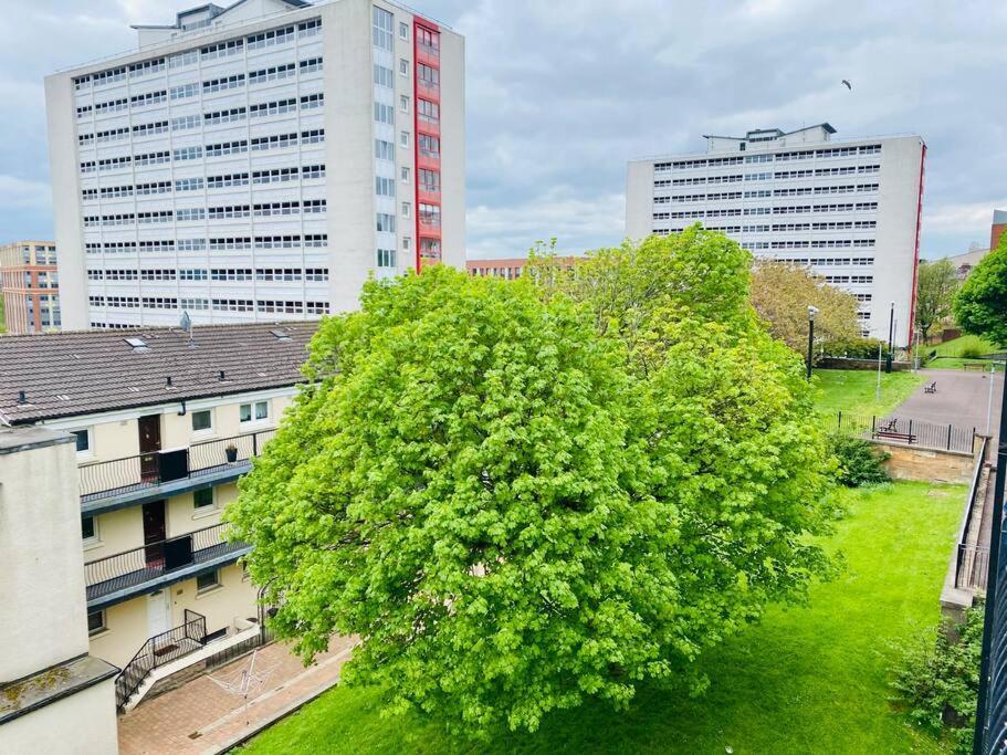 Chic Flat With Balcony Close To Merchant City Glasgow Zewnętrze zdjęcie